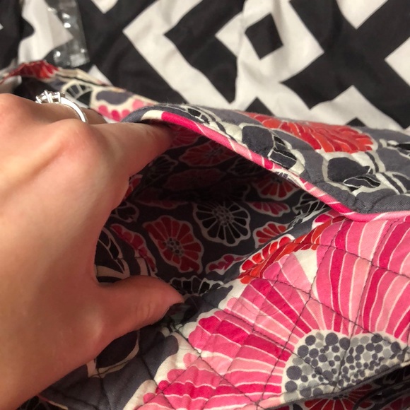 Vera Bradley !! Cherry blossom.👛👜 - Picture 5 of 6